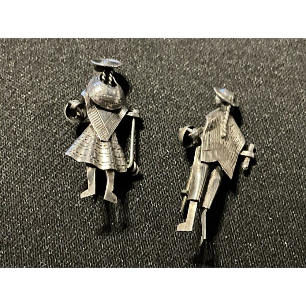 925 Peruvian Vintage Man & Woman In Traditional Attire C Clasp Closure